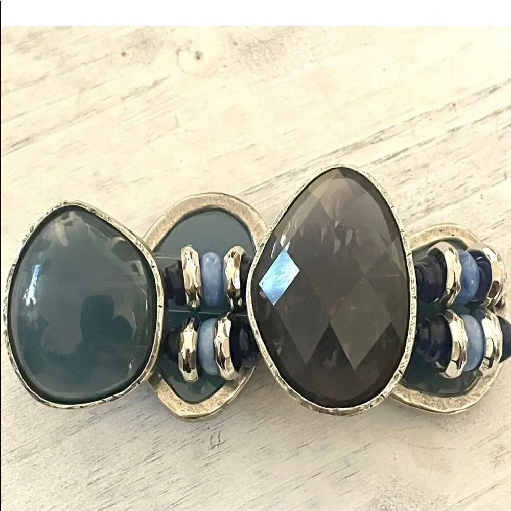 Blue beaded stretchy bracelet